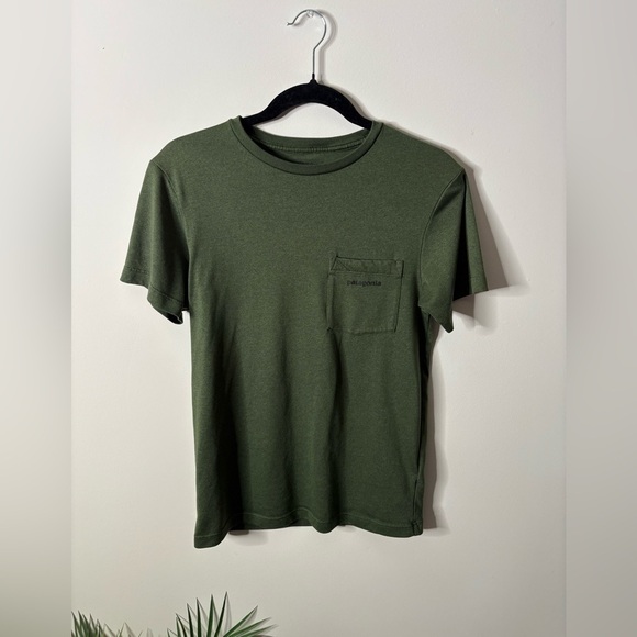 Patagonia Men’s Pocket Front Short Sleeve Green Performance Shirt - Picture 1 of 5